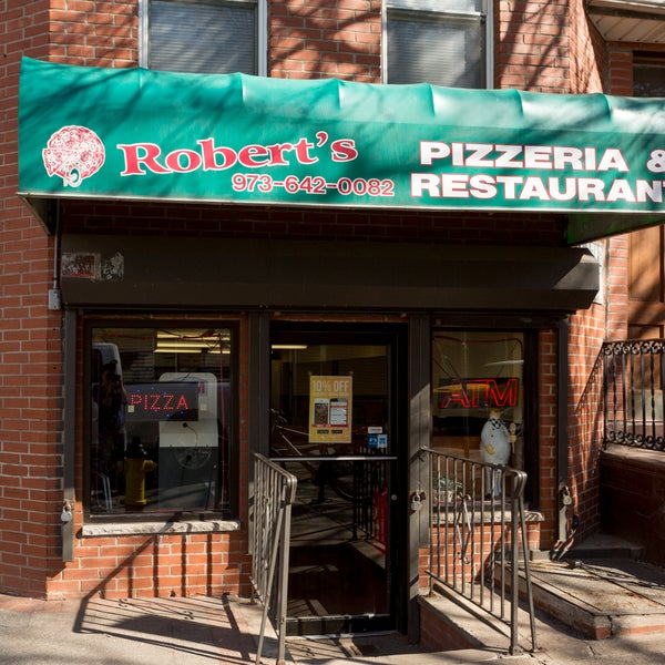 Photo taken at Robert&#39;s Pizzeria by Robert&#39;s Pizzeria on 3/13/2018