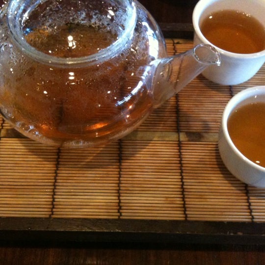 Foto tomada en Kaleisia Tea Lounge  por Leslie L. el 11/12/2012