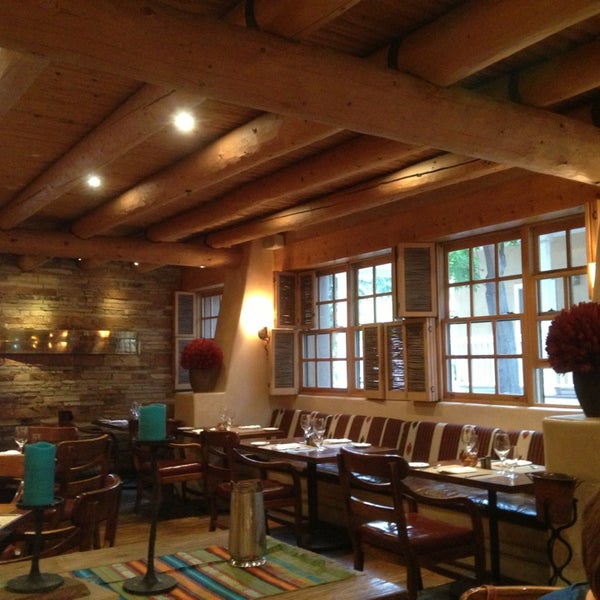 Foto diambil di Rosewood Inn of the Anasazi oleh Irene L. pada 9/20/2013