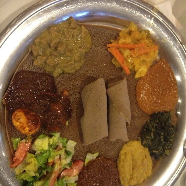 Foto tirada no(a) Walia Ethiopian Cuisine por Fereshteh N. em 7/9/2013