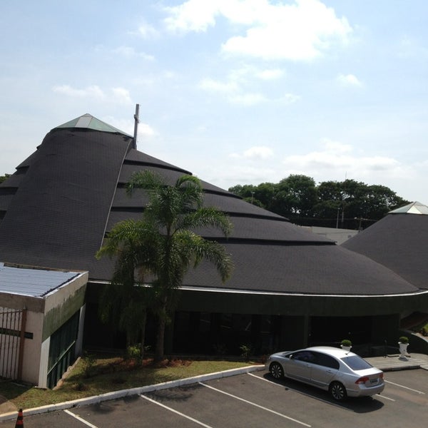 Paróquia Santa Cruz e Santa Edwiges Igreja em Brasília