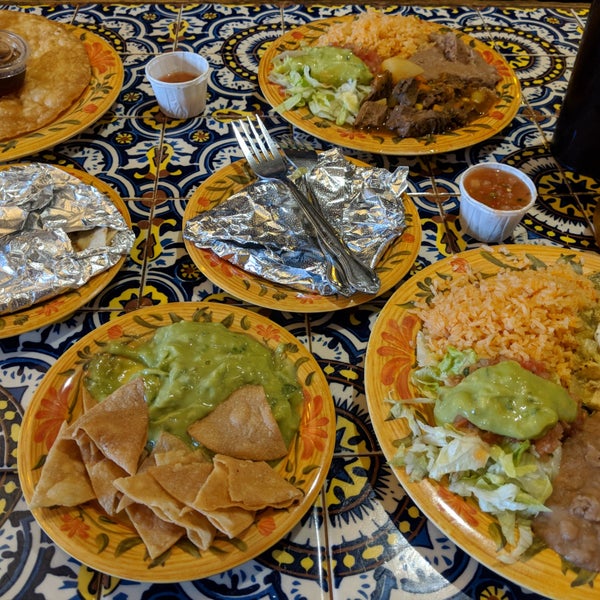 4/22/2018 tarihinde Dave C.ziyaretçi tarafından La Luz Del Dia Restaurant'de çekilen fotoğraf