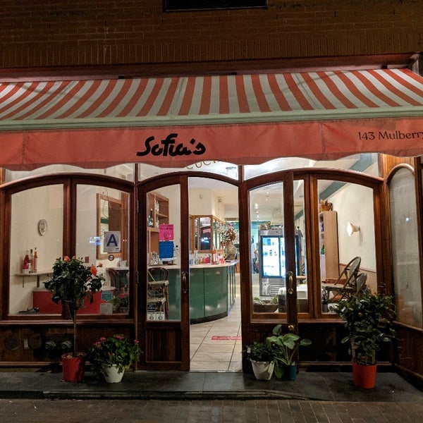 Foto tirada no(a) Sofia&#39;s of Little Italy por Dave C. em 6/14/2020