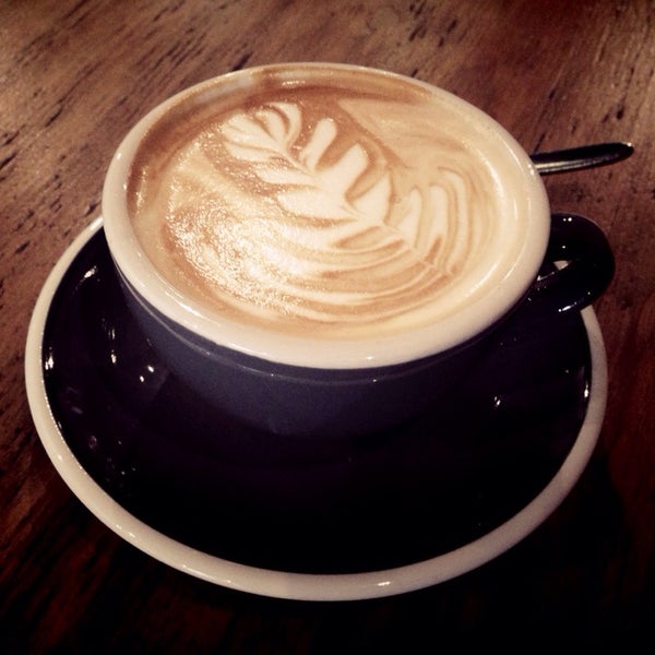 11/15/2013 tarihinde Russziyaretçi tarafından 2Pocket Fairtrade Espresso Bar and Store'de çekilen fotoğraf