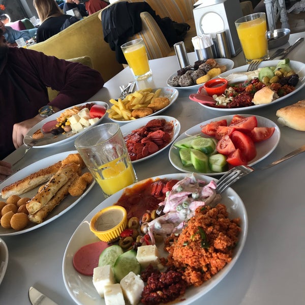 รูปภาพถ่ายที่ Seyir Cafe โดย Ferhat G. เมื่อ 12/14/2019