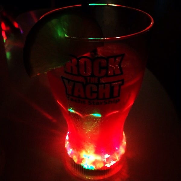 Foto tirada no(a) Yacht StarShip Dining Cruises por Tracye D. em 2/23/2014