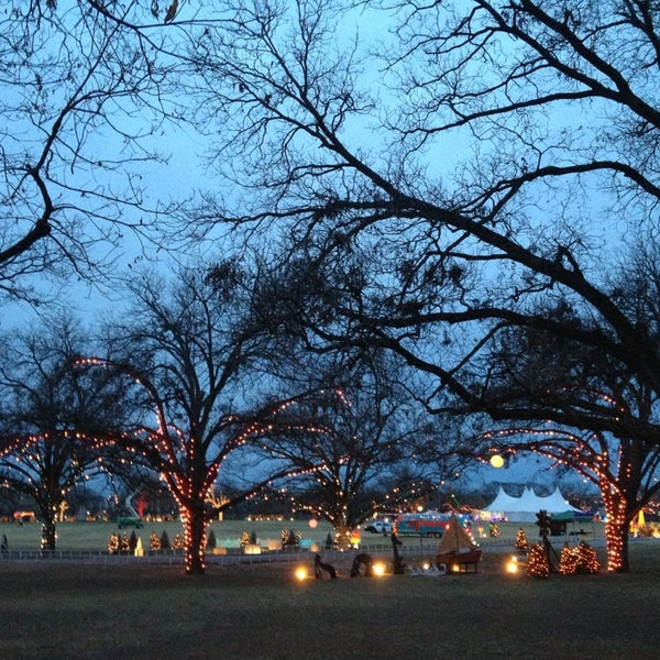 Photo prise au Austin Trail of Lights par Miranda S. le12/23/2012