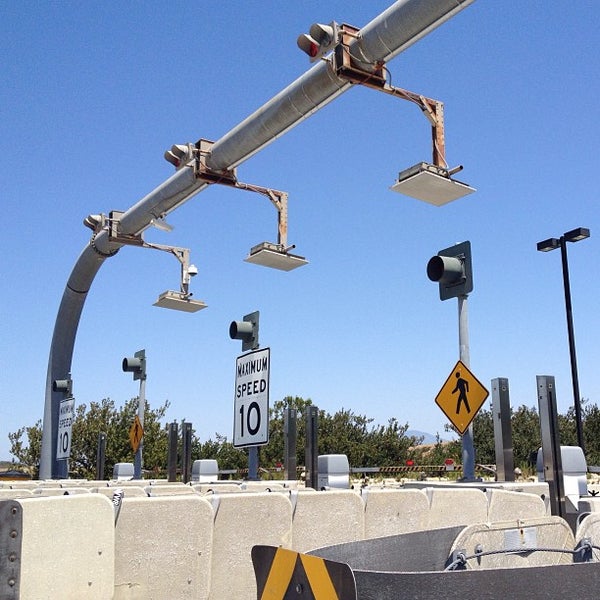 Catalina View Toll Plaza Newport Beach'da Geçiş Gişesi Alanı