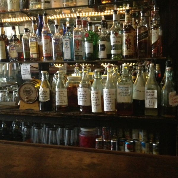 3/9/2013 tarihinde Devonie M.ziyaretçi tarafından Arnold&#39;s Bar &amp; Grill'de çekilen fotoğraf