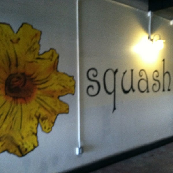 2/9/2013 tarihinde MaryandRaul R.ziyaretçi tarafından Squash Blossom'de çekilen fotoğraf