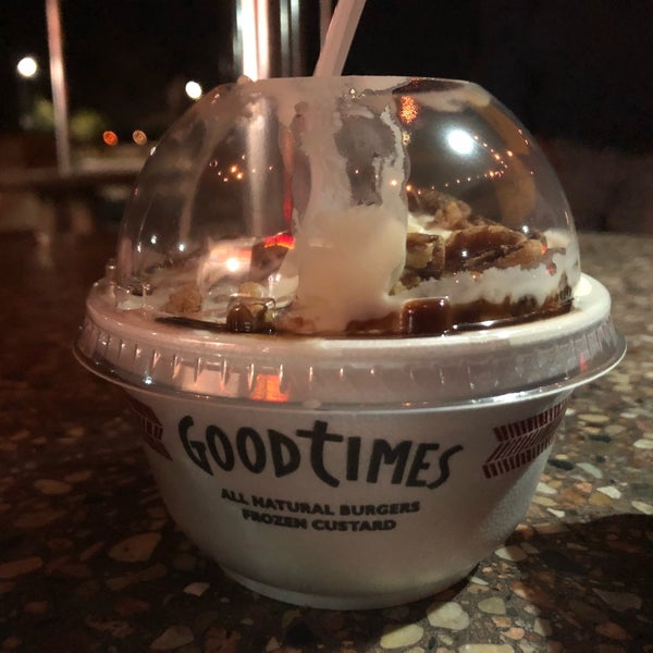Foto diambil di Good Times Burgers &amp; Frozen Custard oleh Mounika I. pada 4/29/2018