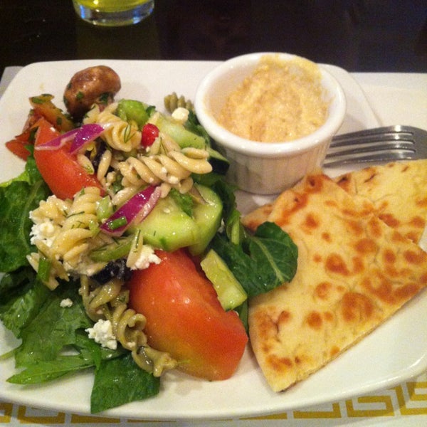 Foto scattata a Zorbas Greek Cuisine da Ryan R. il 3/7/2013