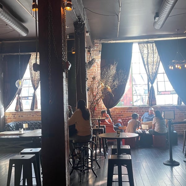 Foto tomada en Alchemist Bar &amp; Lounge  por Dipesh G. el 9/1/2021