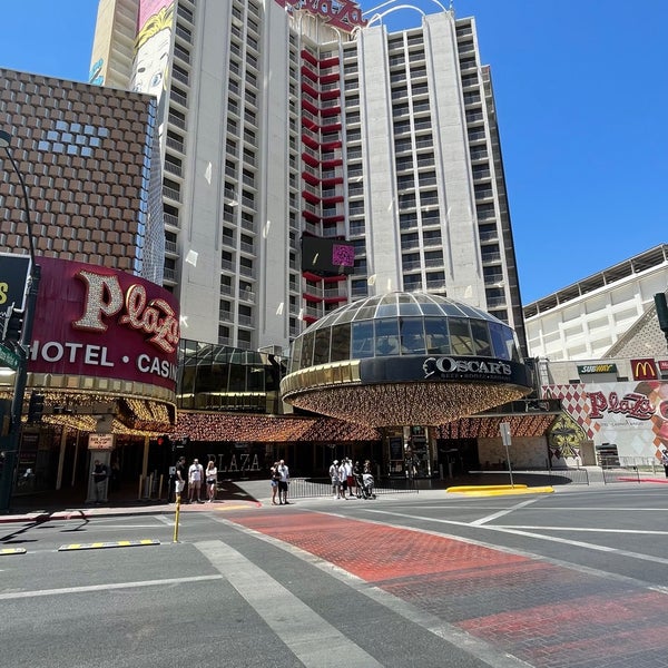 รูปภาพถ่ายที่ Plaza Hotel &amp; Casino โดย Dipesh G. เมื่อ 5/29/2022