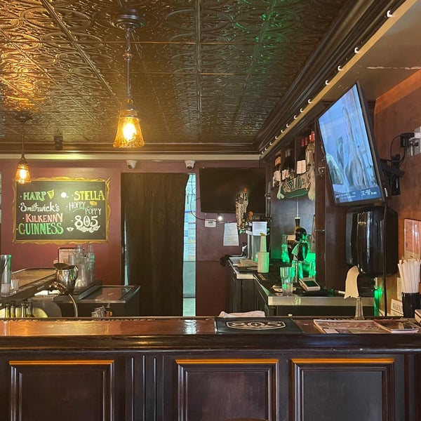 Photo taken at Fitzpatrick&#39;s Tavern by Dipesh G. on 11/4/2022
