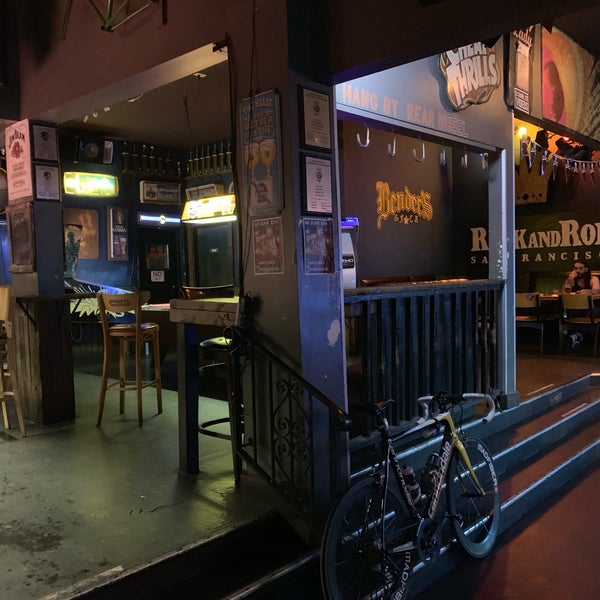 Снимок сделан в Bender&#39;s Bar &amp; Grill пользователем Dipesh G. 6/5/2019