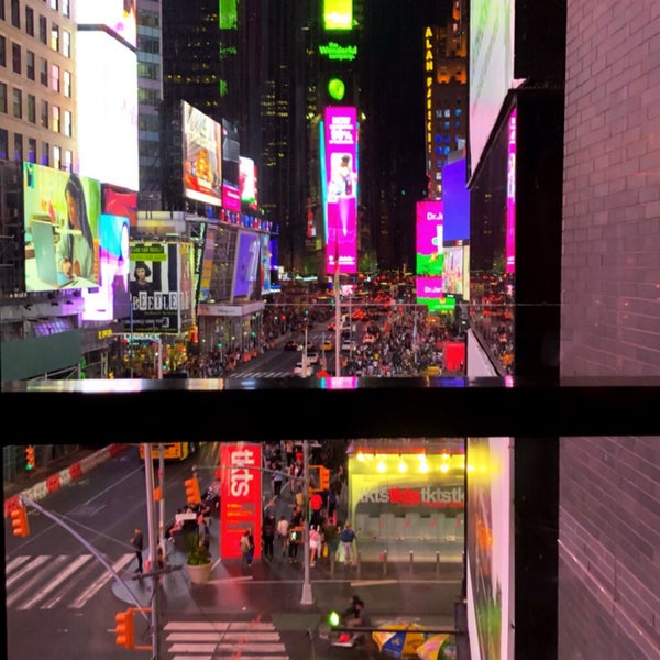 9/18/2019에 Seher B.님이 R Lounge at Two Times Square에서 찍은 사진