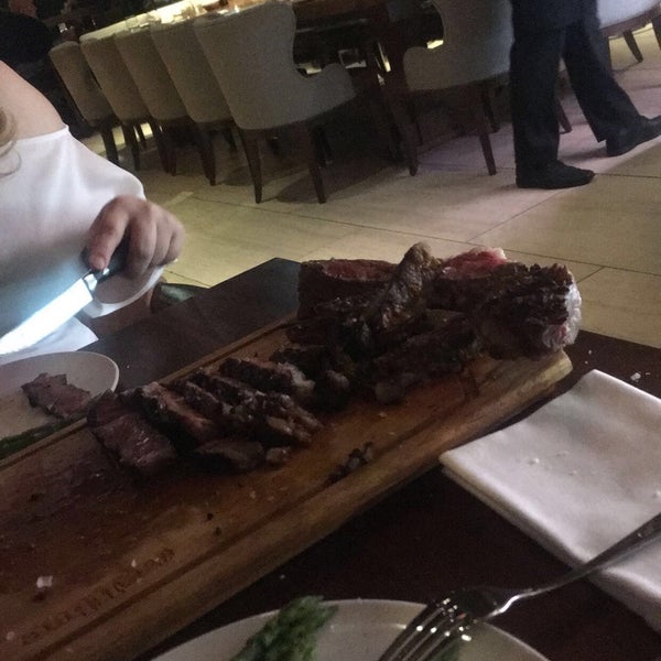 1/27/2018 tarihinde Seher B.ziyaretçi tarafından Nusr-Et Steakhouse'de çekilen fotoğraf