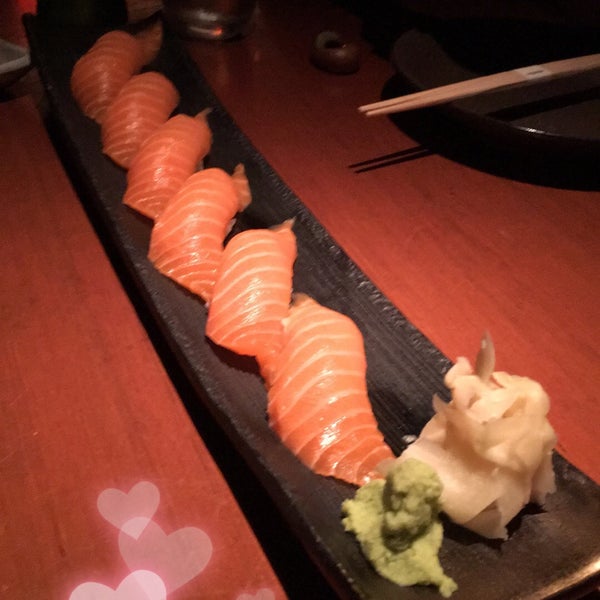 salmon sushi 😻👍🏽