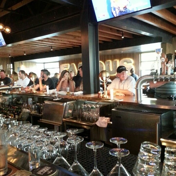 Foto tomada en Jimmy&#39;s Famous American Tavern  por Toni G. el 8/30/2013