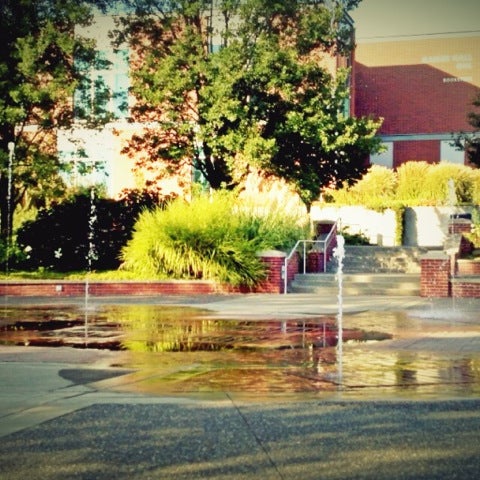 รูปภาพถ่ายที่ Clark College โดย Kaitlyn C. เมื่อ 10/3/2012