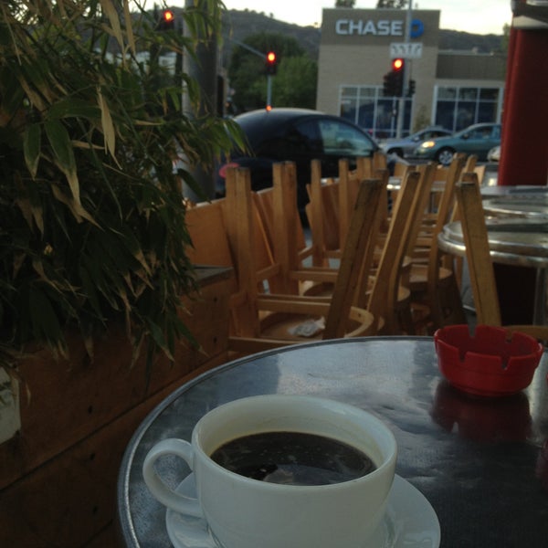 4/12/2013 tarihinde Jia Y.ziyaretçi tarafından Swork Coffee Bar'de çekilen fotoğraf