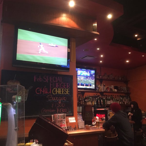 Foto tirada no(a) Legends Sports Bar &amp; Grill por johnny_kimi em 2/3/2017