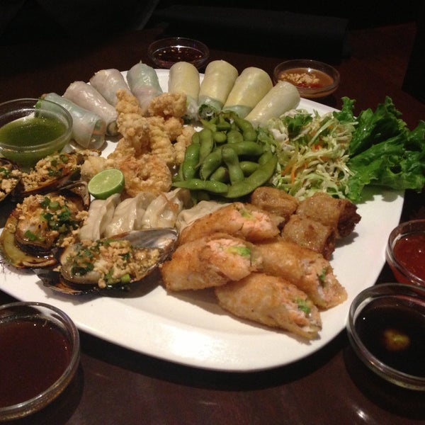 5/10/2013 tarihinde _ziyaretçi tarafından Unicorn Pan-Asian Cuisine'de çekilen fotoğraf
