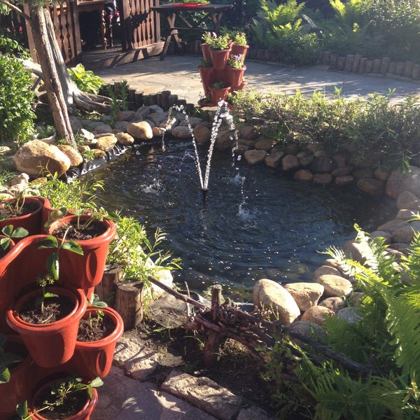 Кузнецкий дворик. Кованый навес перед домом. Кузнецкий дворик. Лесной дворик кузнецкий район база отдыха. Ресторан грузинский двор кузнецкое.