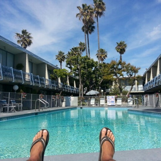 3/2/2013 tarihinde Marian J.ziyaretçi tarafından Travelodge Hotel at LAX'de çekilen fotoğraf