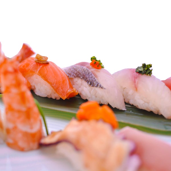 Un deceniu de Sushi in municipiu! Va asteptam in vizita, cu preparate delicioase cu specific japonez, ajutandu-va sa faceti inconjurul lumii culinare cu ohashi, de aici pana in Japonia! ^_^