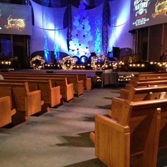 รูปภาพถ่ายที่ Cross Point Church โดย Aaron C. เมื่อ 12/16/2012