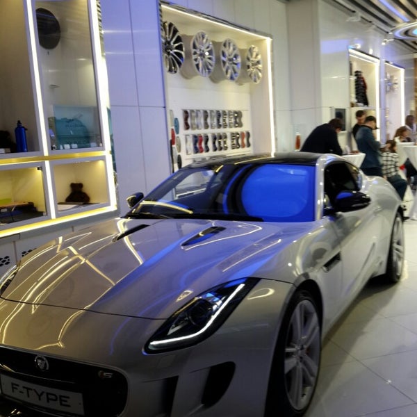 9/27/2014에 Elen T.님이 Jaguar Land Rover Boutique에서 찍은 사진