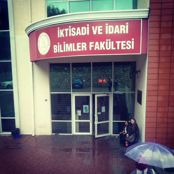 iktisadi ve idari bilimler fakultesi universite akademi binasi
