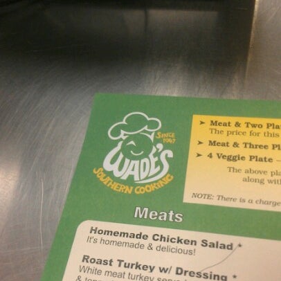 Foto diambil di Wade&#39;s Family Restaurant oleh Lacey R. pada 10/4/2012