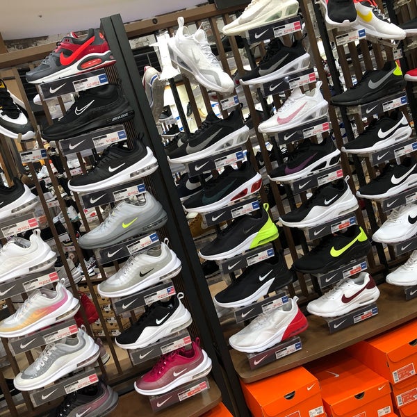 Abc Mart 茶屋町店 梅田の靴屋 Abc Mart 茶屋町店 梅田の靴屋