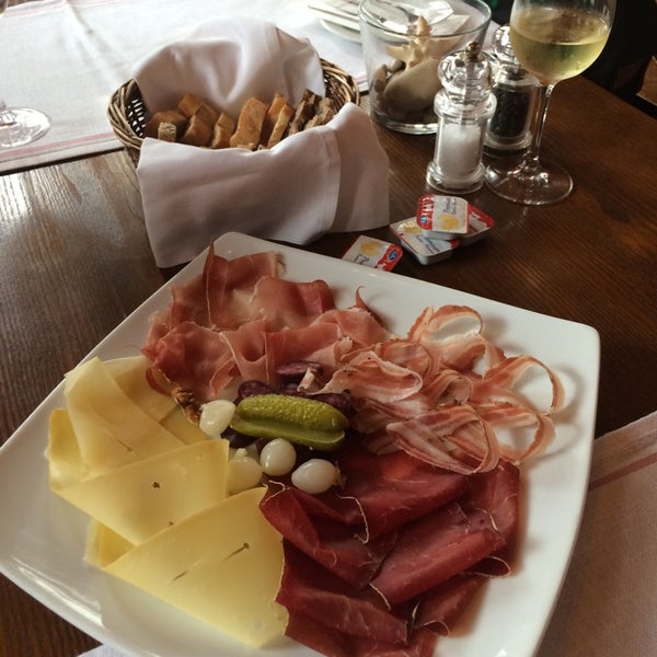 8/2/2014 tarihinde Alexander V.ziyaretçi tarafından Restaurant La Ferme'de çekilen fotoğraf