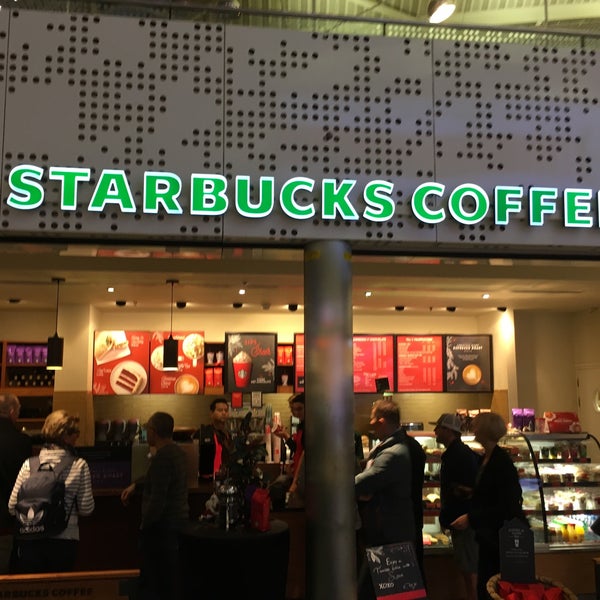 11/25/2016 tarihinde Alexander V.ziyaretçi tarafından Starbucks'de çekilen fotoğraf