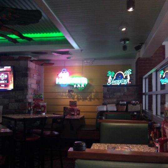 Photo taken at Chili&#39;s Grill &amp; Bar by Ivo P. on 10/7/2012