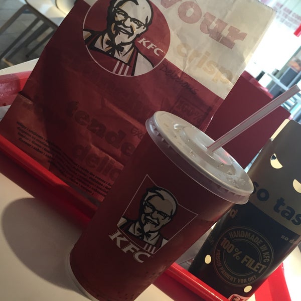 Photo taken at KFC by Guillian L. on 7/29/2015