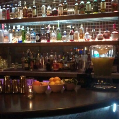 Foto diambil di Argent Restaurant &amp; Raw Bar oleh Ashley L. pada 10/16/2012
