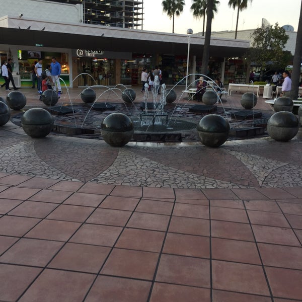 Foto tirada no(a) Plaza del Sol por Teresa M. em 11/1/2016