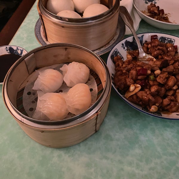 3/30/2022 tarihinde Brian C.ziyaretçi tarafından Café China'de çekilen fotoğraf