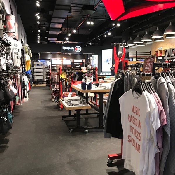 Reebok FitHub - Sporting Goods Shop in New