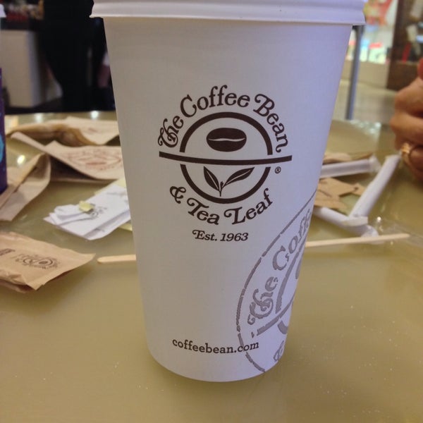 Foto tomada en The Coffee Bean &amp; Tea Leaf  por Moni F. el 1/3/2014