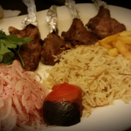 Photo prise au Ennap Restaurant مطعم عناب par !  #Muhannad A. le7/15/2014