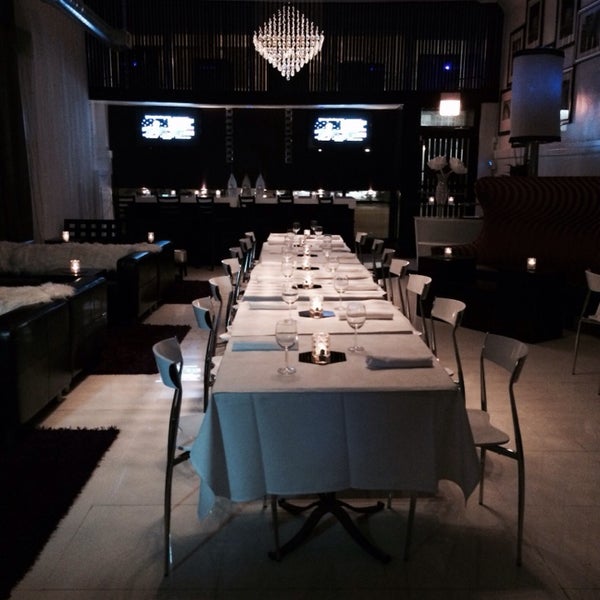 Foto scattata a Fleetwood Restaurant and Lounge da edgar s. il 1/12/2014
