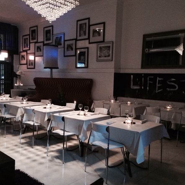 รูปภาพถ่ายที่ Fleetwood Restaurant and Lounge โดย edgar s. เมื่อ 1/5/2014