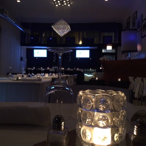 Foto scattata a Fleetwood Restaurant and Lounge da edgar s. il 2/8/2014