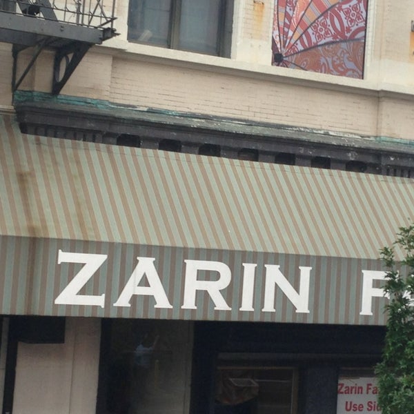 รูปภาพถ่ายที่ Zarin Fabrics โดย Zar Z. เมื่อ 10/9/2013